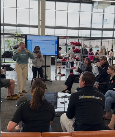 Live presentation during the on-site experience